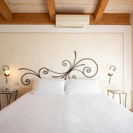 Lola Piccolo Hotel E Appartamenti Марина ди Гросето Екстериор снимка