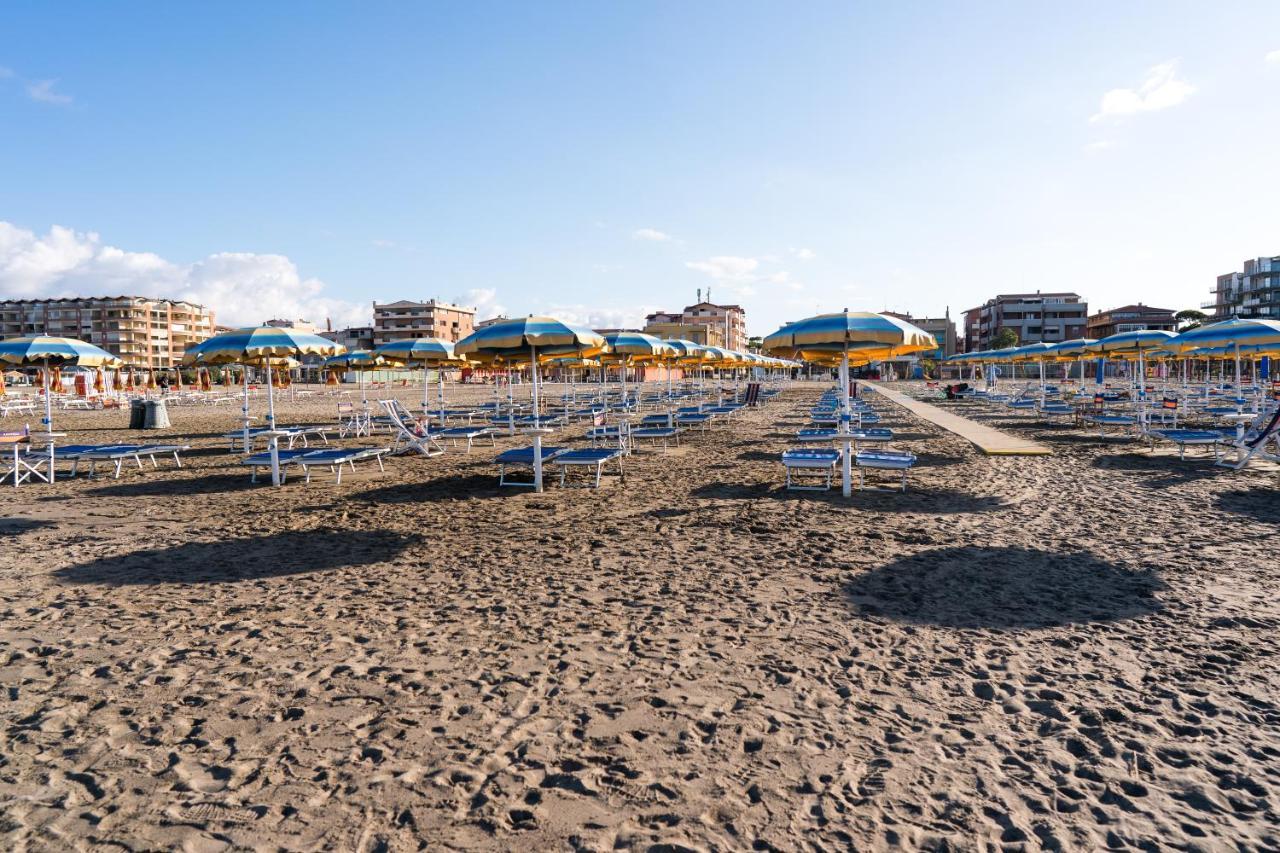 Lola Piccolo Hotel E Appartamenti Марина ди Гросето Екстериор снимка