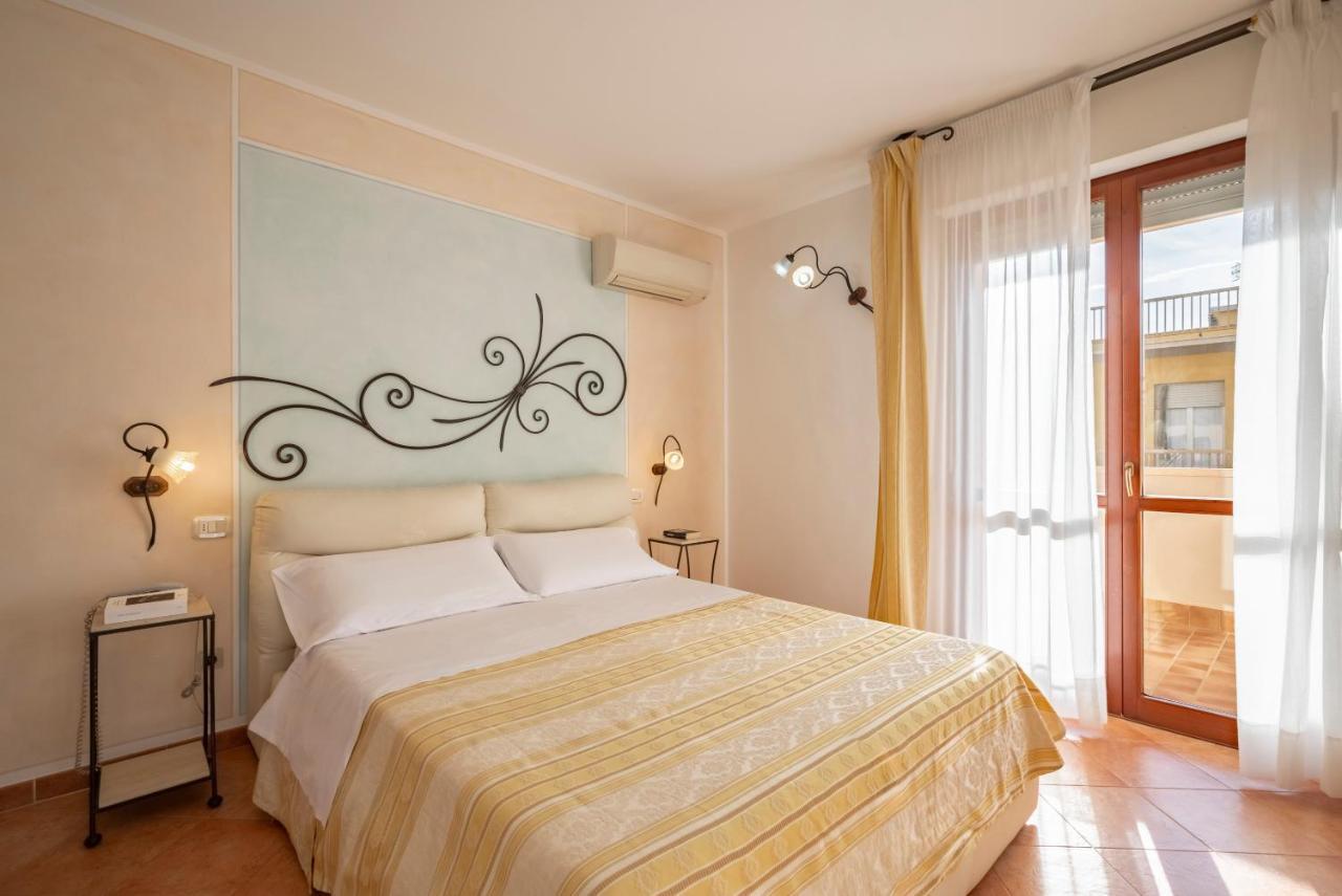 Lola Piccolo Hotel E Appartamenti Марина ди Гросето Екстериор снимка
