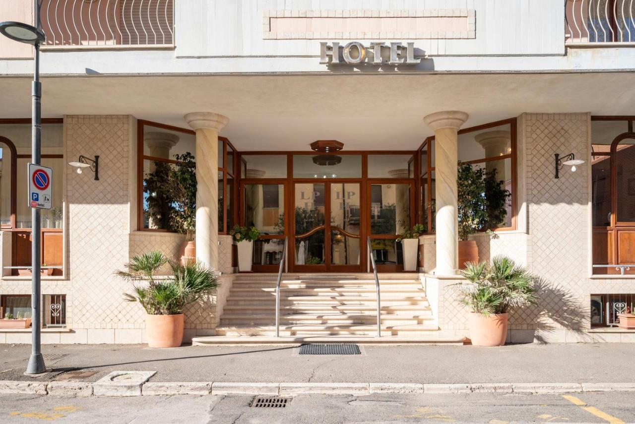 Lola Piccolo Hotel E Appartamenti Марина ди Гросето Екстериор снимка