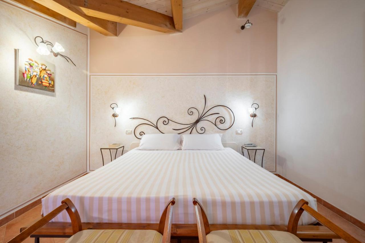 Lola Piccolo Hotel E Appartamenti Марина ди Гросето Екстериор снимка