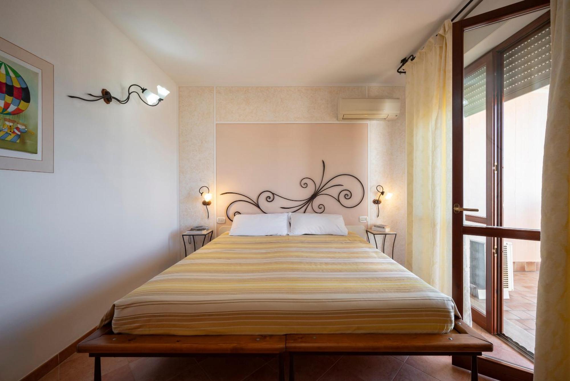 Lola Piccolo Hotel E Appartamenti Марина ди Гросето Екстериор снимка