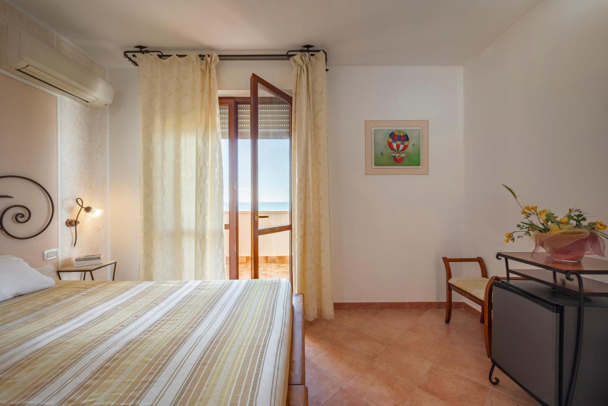 Lola Piccolo Hotel E Appartamenti Марина ди Гросето Екстериор снимка