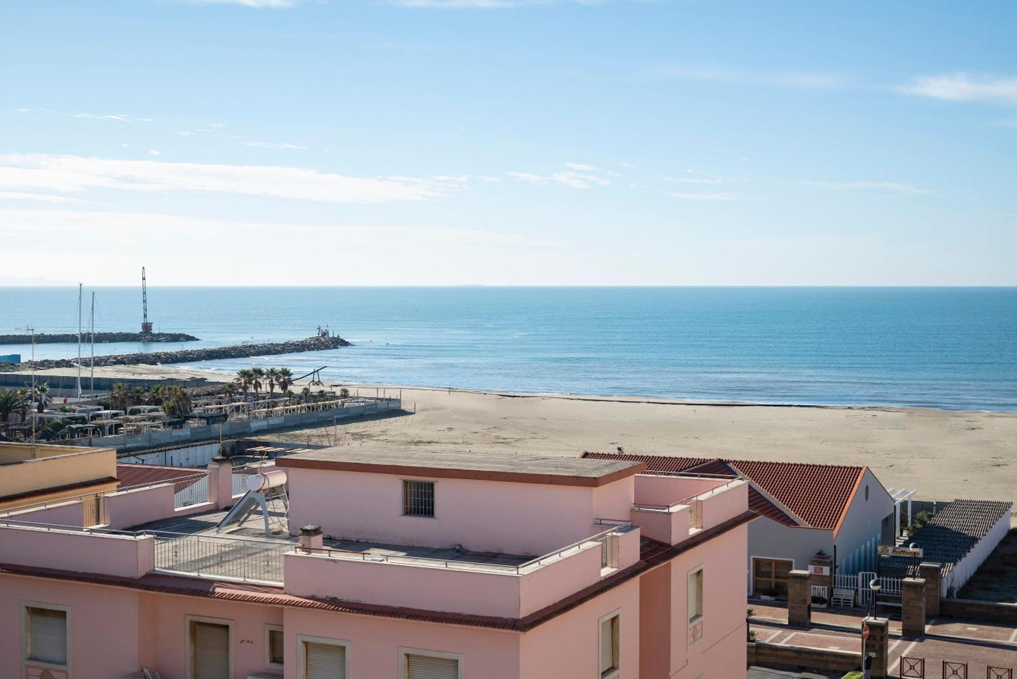 Lola Piccolo Hotel E Appartamenti Марина ди Гросето Екстериор снимка