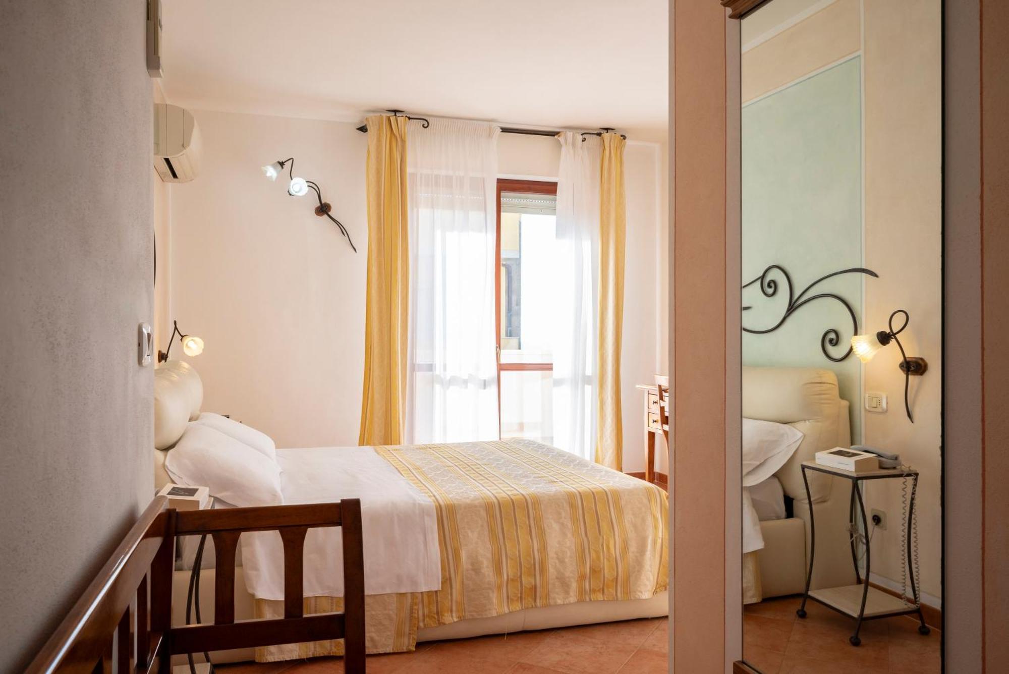 Lola Piccolo Hotel E Appartamenti Марина ди Гросето Екстериор снимка