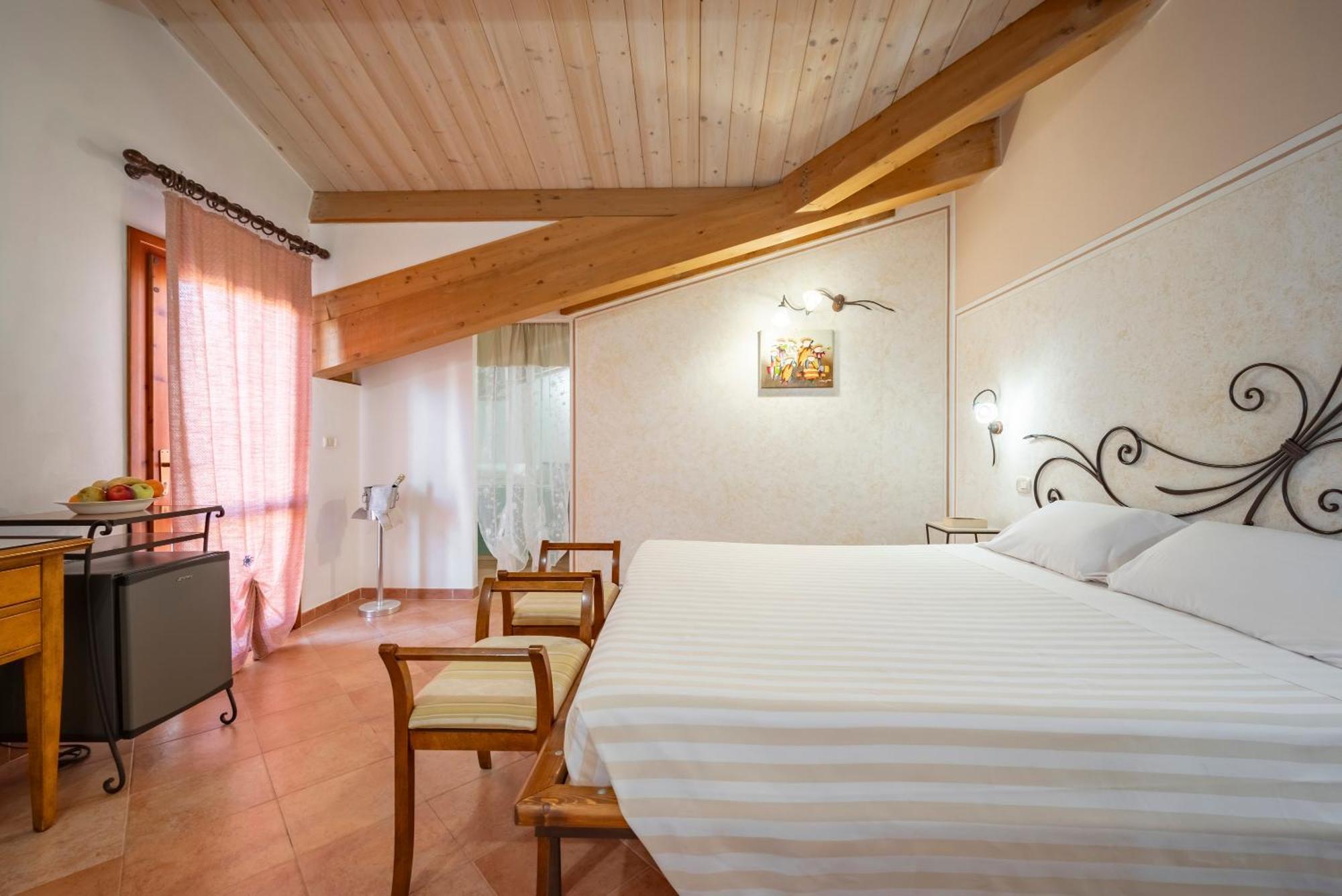 Lola Piccolo Hotel E Appartamenti Марина ди Гросето Екстериор снимка