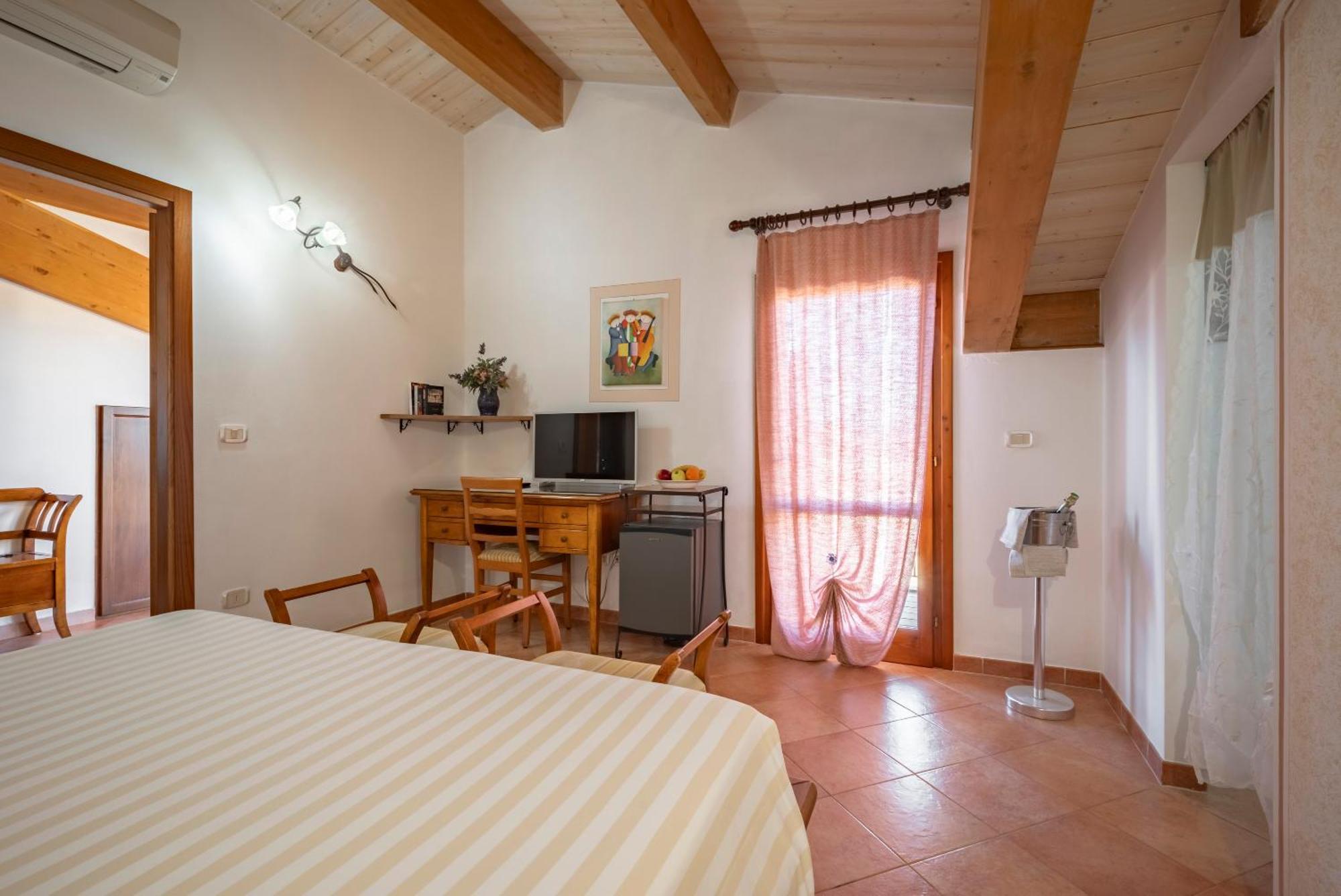 Lola Piccolo Hotel E Appartamenti Марина ди Гросето Екстериор снимка