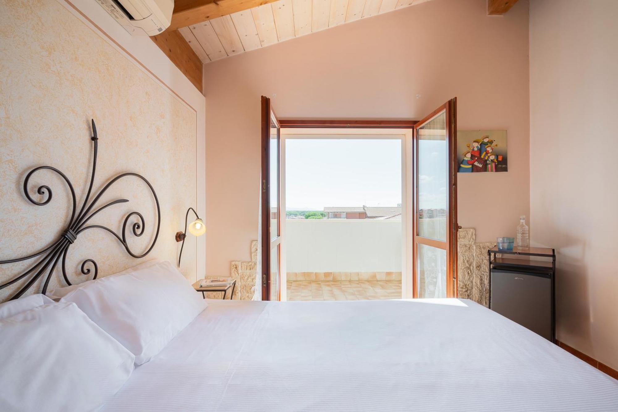 Lola Piccolo Hotel E Appartamenti Марина ди Гросето Екстериор снимка